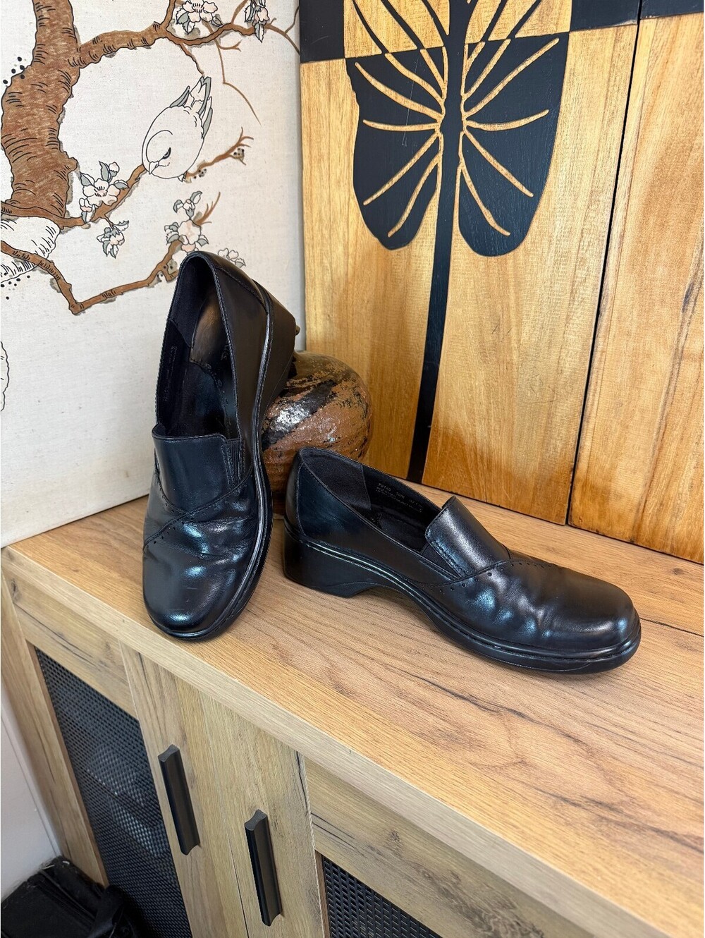 Clarks Women's Black Leather Slip-On Loafers Size 10M